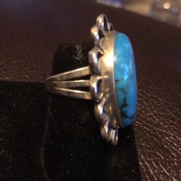 Substantial size turquoise and sterling native ring. - Picture 2 of 4